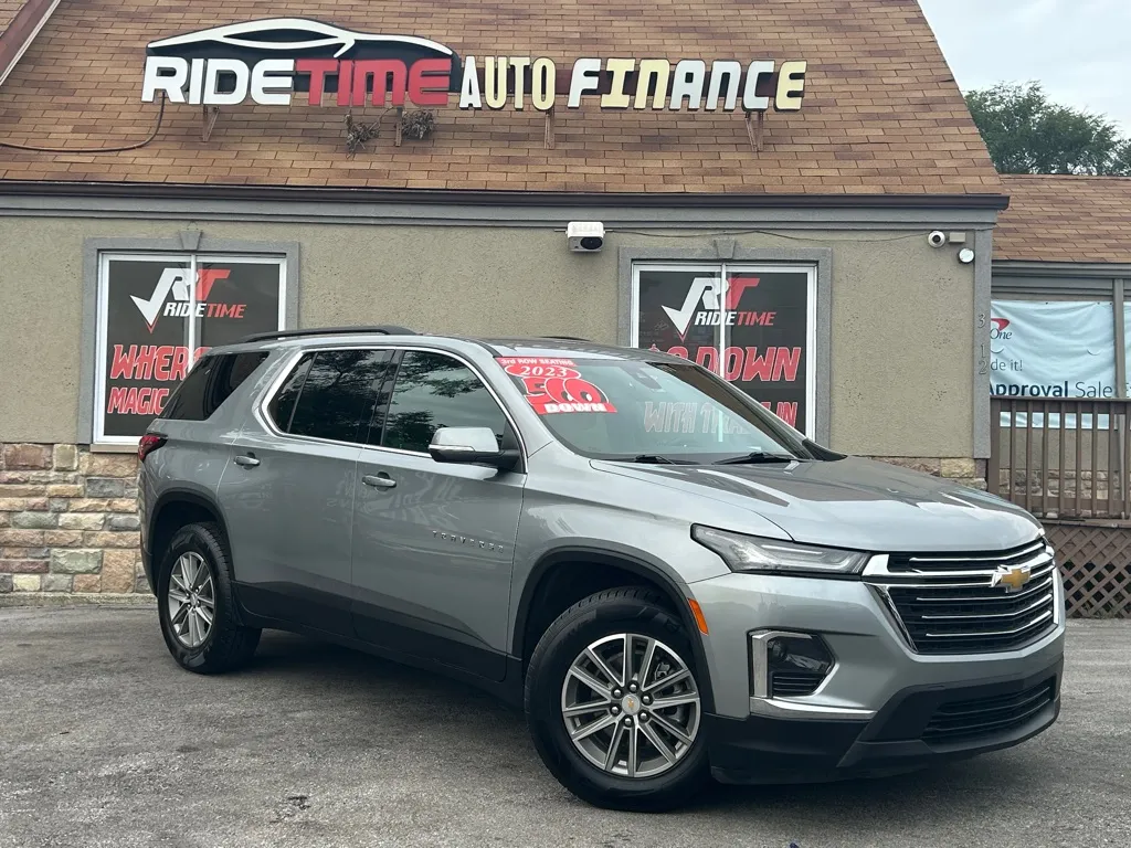 Gray 2023 CHEVROLET TRAVERSE LT CLOTH for sale in Merrillville, IN