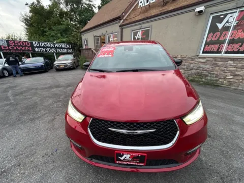More photos of 2025 CHRYSLER PACIFICA SELECT at Ride Time Auto Finance Merrillville, IN