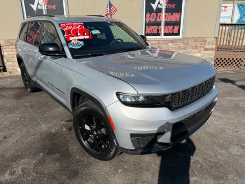 Another view of 2024 JEEP GRAND CHEROKEE ALTITUDE 4X4 for sale in Merrillville, IN at Ride Time Auto Finance Merrillville