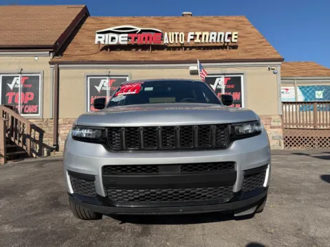 More photos of 2024 JEEP GRAND CHEROKEE ALTITUDE 4X4 at Ride Time Auto Finance Merrillville, IN