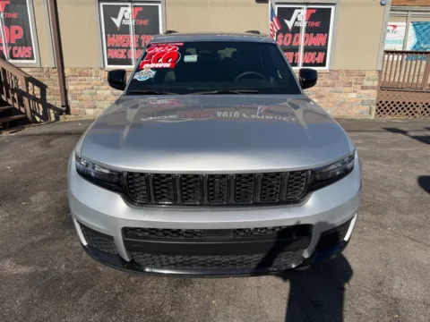More photos of 2024 JEEP GRAND CHEROKEE ALTITUDE 4X4 at Ride Time Auto Finance Merrillville, IN