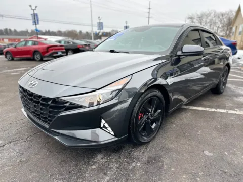 More photos of 2021 HYUNDAI ELANTRA SEL at Pro Auto Finance, IN