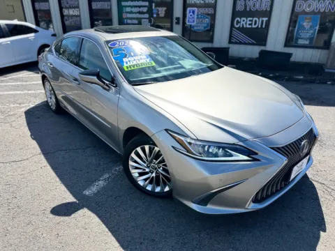 Photos of 2021 LEXUS ES 300H LUXURY for sale in Crown Point, IN at Pro Auto Finance