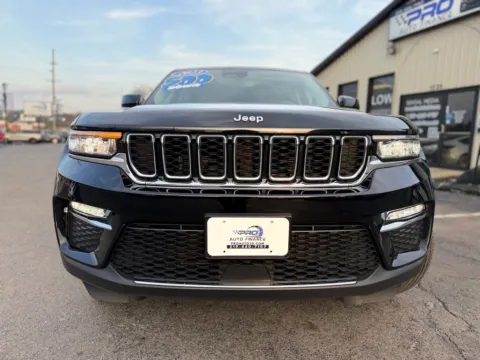 Another view of 2023 JEEP GRAND CHEROKEE LIMITED for sale in Crown Point, IN at Pro Auto Finance