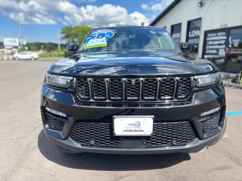 Another view of 2023 JEEP GRAND CHEROKEE LIMITED for sale in Crown Point, IN at Pro Auto Finance