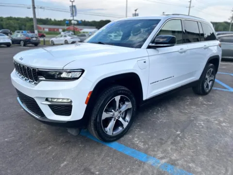 More photos of 2023 JEEP GRAND CHEROKEE 30TH ANNIVERSARY 4XE at Pro Auto Finance, IN
