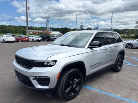 More photos of 2023 JEEP GRAND CHEROKEE LIMITED at Pro Auto Finance, IN