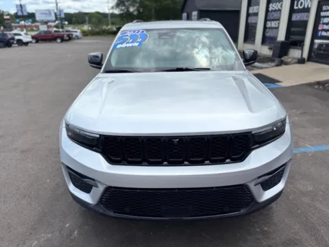 More photos of 2023 JEEP GRAND CHEROKEE LIMITED at Pro Auto Finance, IN
