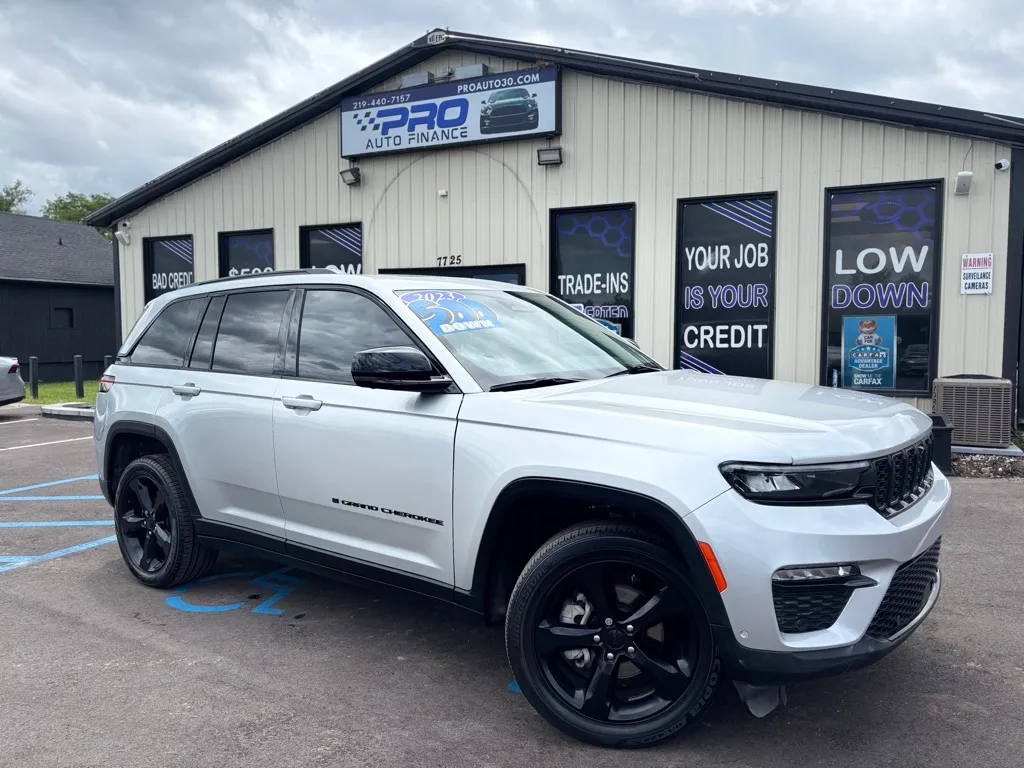 Silver 2023 JEEP GRAND CHEROKEE LIMITED for sale in Crown Point, IN