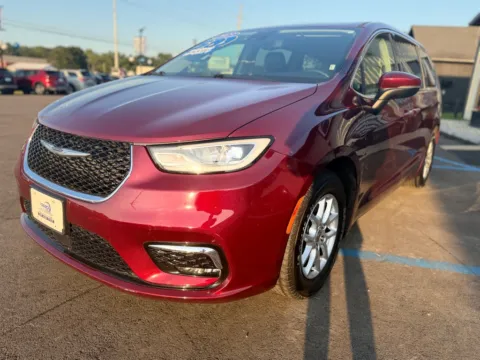 More photos of 2023 CHRYSLER PACIFICA TOURING L at Pro Auto Finance, IN