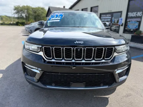 Another view of 2023 JEEP GRAND CHEROKEE LIMITED for sale in Crown Point, IN at Pro Auto Finance