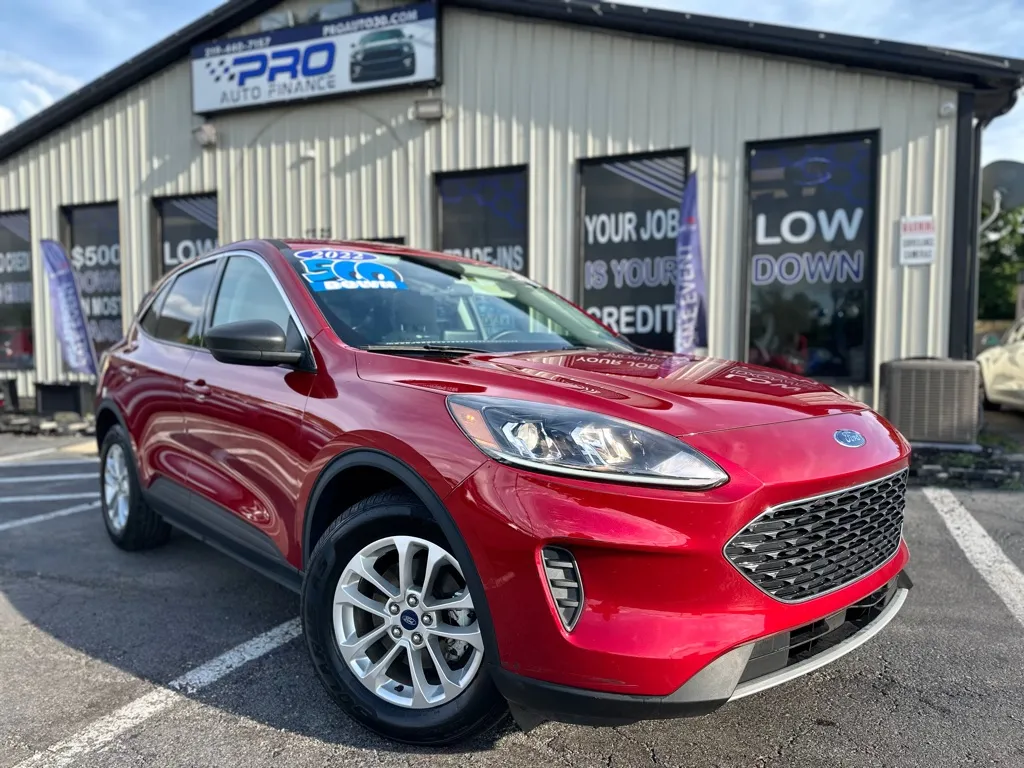 Red 2022 FORD ESCAPE SE for sale in Crown Point, IN