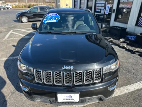 More photos of 2022 JEEP GRAND CHEROKEE LAREDO E at Pro Auto Finance, IN