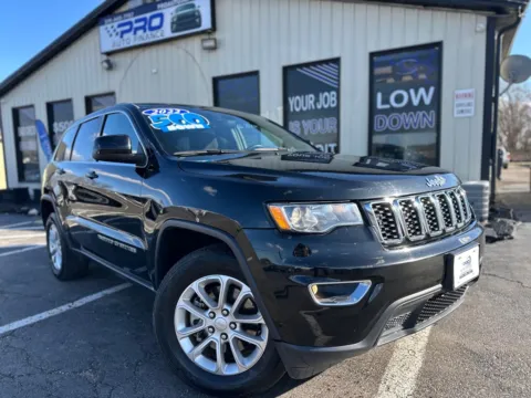 Black 2022 JEEP GRAND CHEROKEE LAREDO E for sale in Crown Point, IN