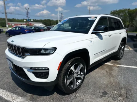 More photos of 2022 JEEP GRAND CHEROKEE 4XE at Pro Auto Finance, IN