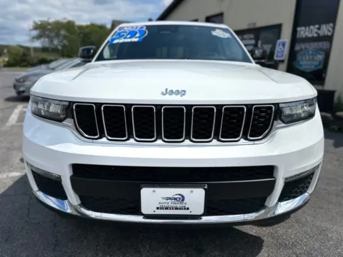 Another view of 2023 JEEP GRAND CHEROKEE LIMITED for sale in Crown Point, IN at Pro Auto Finance