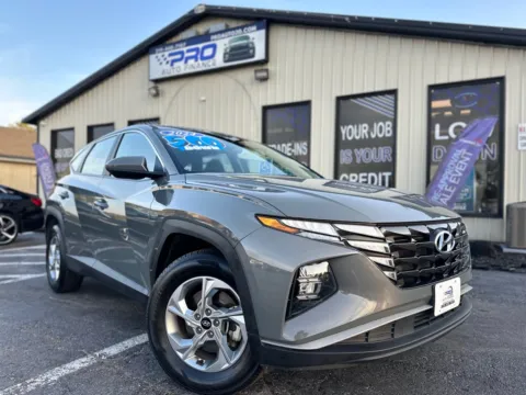 Gray 2024 HYUNDAI TUCSON SE for sale in Crown Point, IN
