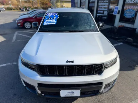 More photos of 2024 JEEP GRAND CHEROKEE ALTITUDE at Pro Auto Finance, IN