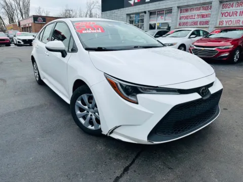 White 2022 TOYOTA COROLLA LE for sale in Merrillville, IN