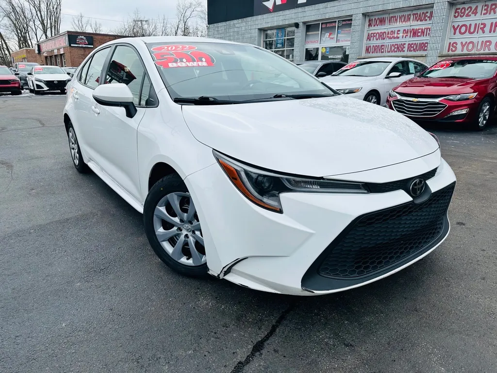 White 2022 TOYOTA COROLLA LE for sale in Merrillville, IN