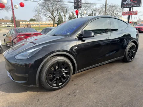 More photos of 2022 TESLA MODEL Y LONG RANGE at Ride Time Auto Finance Broadway, IN