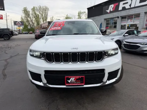 Another view of 2023 JEEP GRAND CHEROKEE LAREDO for sale in Merrillville, IN at Ride Time Auto Finance Broadway