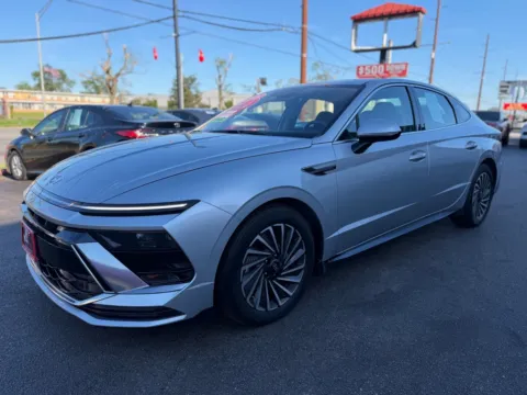 More photos of 2024 HYUNDAI SONATA HYBRID SEL at Ride Time Auto Finance Broadway, IN