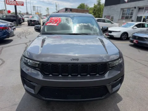Another view of 2023 JEEP GRAND CHEROKEE LIMITED for sale in Merrillville, IN at Ride Time Auto Finance Broadway