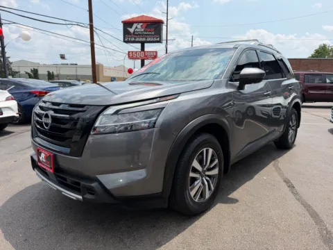 More photos of 2023 NISSAN PATHFINDER SL at Ride Time Auto Finance Broadway, IN