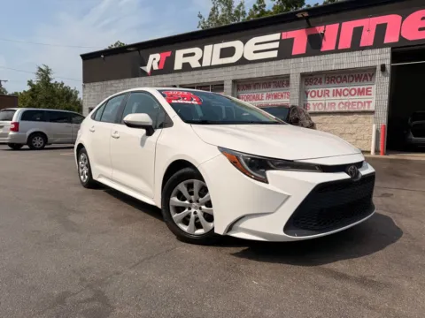 White 2022 TOYOTA COROLLA LE for sale in Merrillville, IN