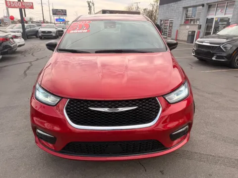 More photos of 2025 CHRYSLER PACIFICA SELECT at Ride Time Auto Finance Broadway, IN