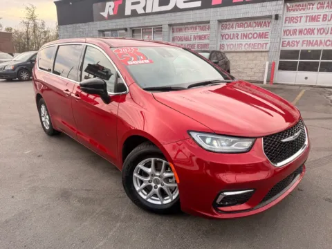 Photos of 2025 CHRYSLER PACIFICA SELECT for sale in Merrillville, IN at Ride Time Auto Finance Broadway