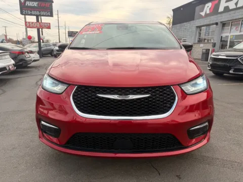 Another view of 2025 CHRYSLER PACIFICA SELECT for sale in Merrillville, IN at Ride Time Auto Finance Broadway