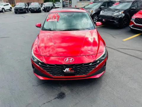 More photos of 2022 HYUNDAI ELANTRA LIMITED at Ride Time Auto Finance Broadway, IN