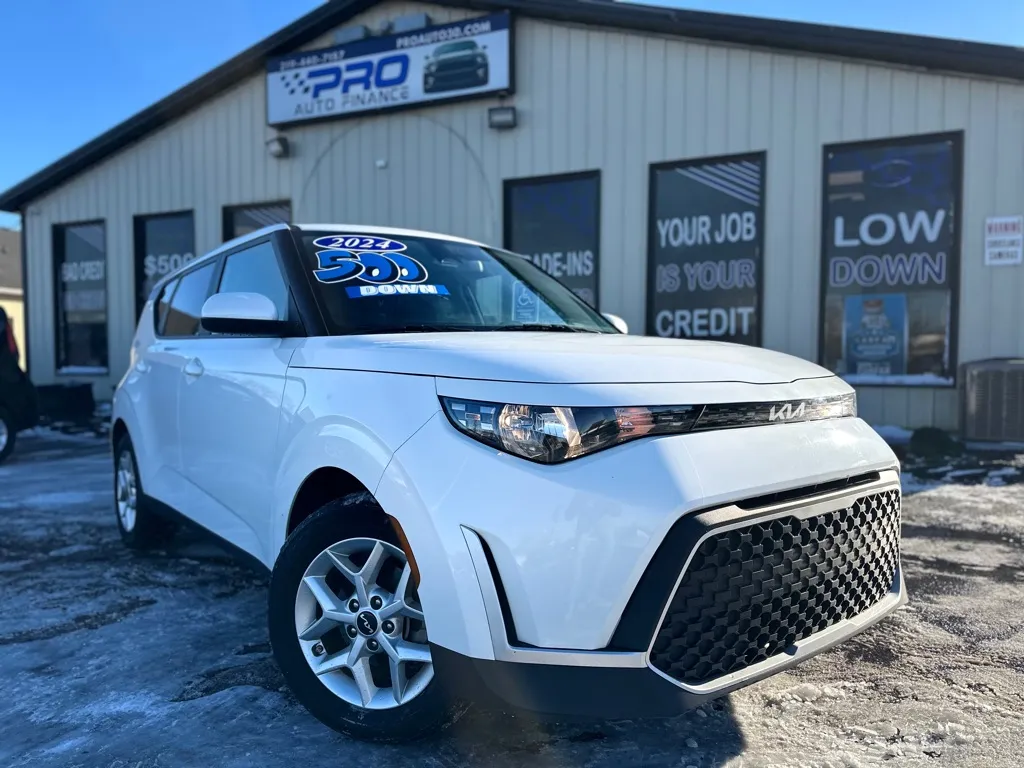 White 2024 KIA SOUL LX for sale in Crown Point, IN