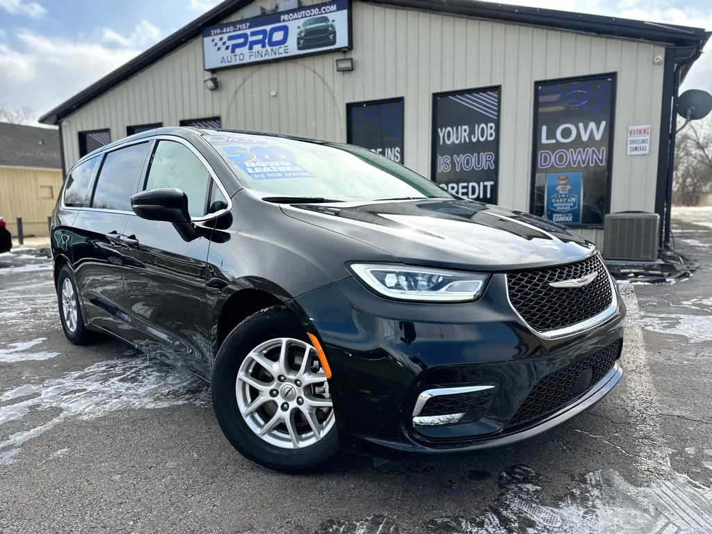 2023 CHRYSLER PACIFICA TOURING L for sale in Crown Point, IN