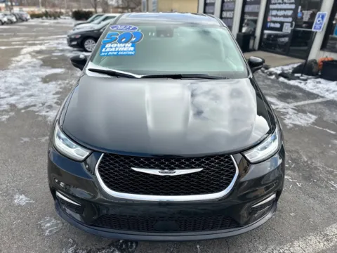 More photos of 2023 CHRYSLER PACIFICA TOURING L at Pro Auto Finance, IN