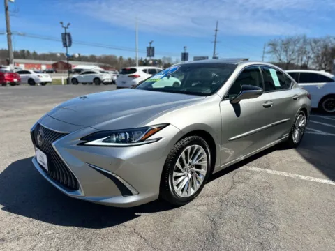 More photos of 2021 LEXUS ES 300H LUXURY at Pro Auto Finance, IN