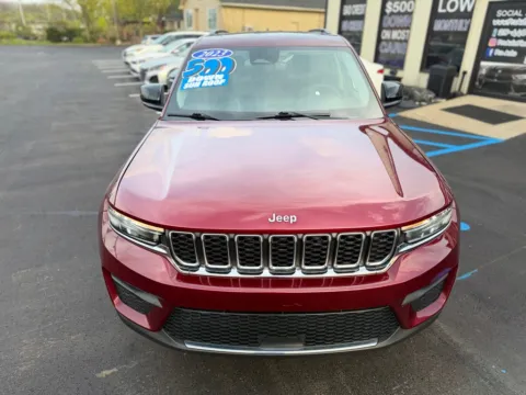 More photos of 2023 JEEP GRAND CHEROKEE LAREDO at Pro Auto Finance, IN
