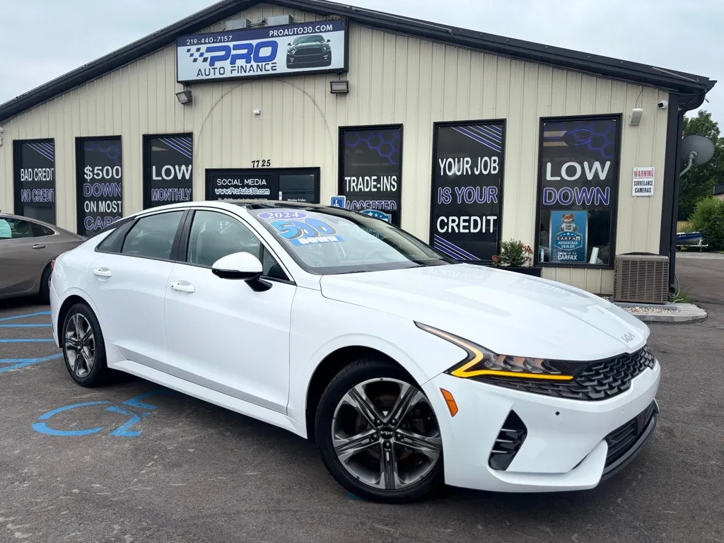 White 2024 KIA K5 EX for sale in Crown Point, IN