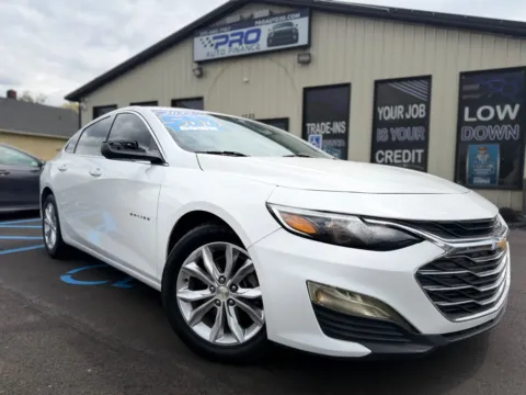 White 2022 CHEVROLET MALIBU LT for sale in Crown Point, IN