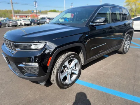 More photos of 2022 JEEP GRAND CHEROKEE 4XE at Pro Auto Finance, IN