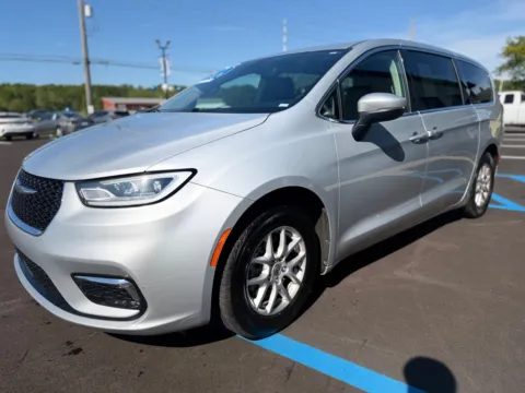 More photos of 2023 CHRYSLER PACIFICA TOURING L at Pro Auto Finance, IN