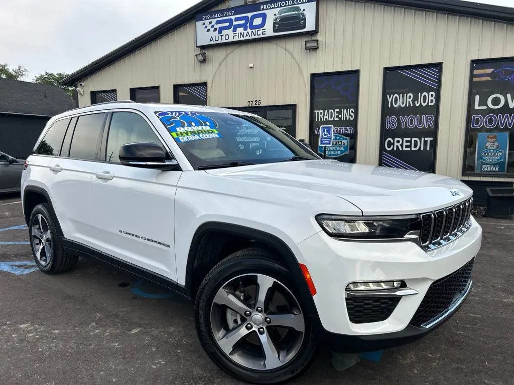 White 2023 JEEP GRAND CHEROKEE 30TH ANNIVERSARY 4XE for sale in Crown Point, IN