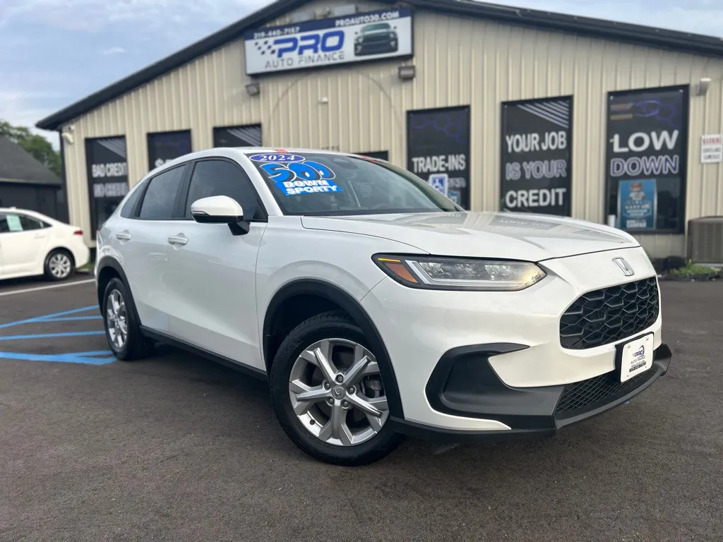 White 2024 HONDA HR-V LX for sale in Crown Point, IN