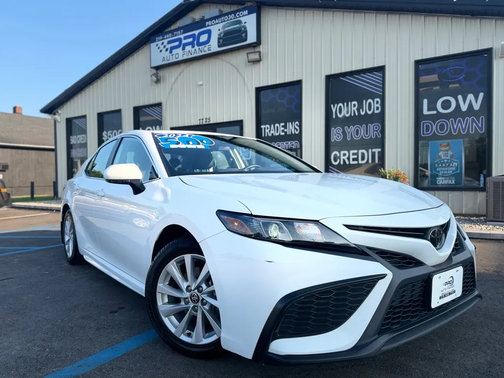White 2024 TOYOTA CAMRY SE for sale in Crown Point, IN