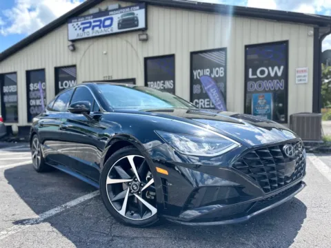 Black 2021 HYUNDAI SONATA SEL PLUS for sale in Crown Point, IN