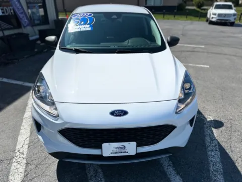 More photos of 2022 FORD ESCAPE HYBRID SE at Pro Auto Finance, IN