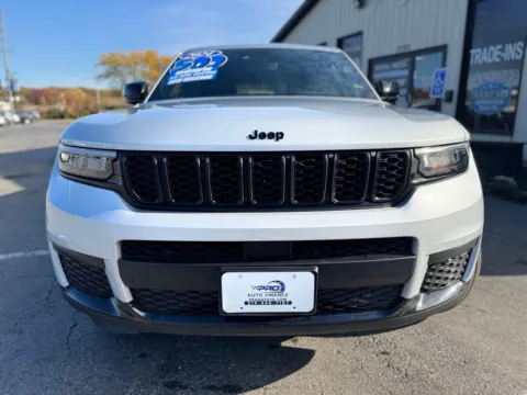 Another view of 2024 JEEP GRAND CHEROKEE ALTITUDE for sale in Crown Point, IN at Pro Auto Finance