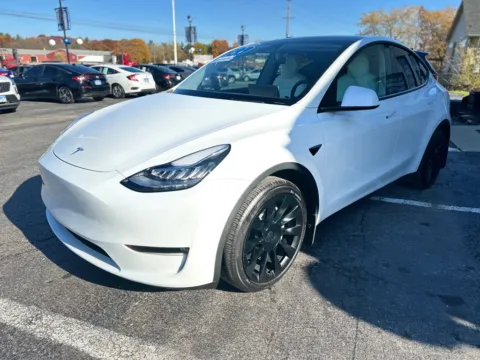 More photos of 2021 TESLA MODEL Y LONG RANGE at Pro Auto Finance, IN